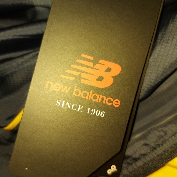 Nwt new balance fast flight jacket in yellow - Picture 6 of 8